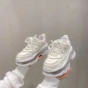 New thick-soled air-cushion heightening sports shoes